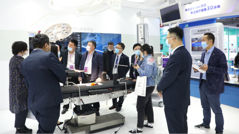 CMEF现场直击：3003新葡官方网站携抗疫降魔四勇士亮相